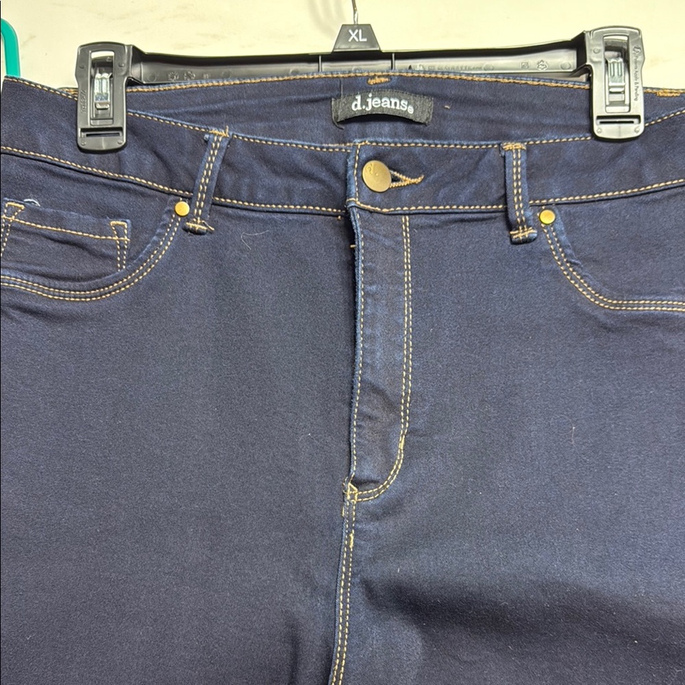 D. Jeans dark blue skinny jeans